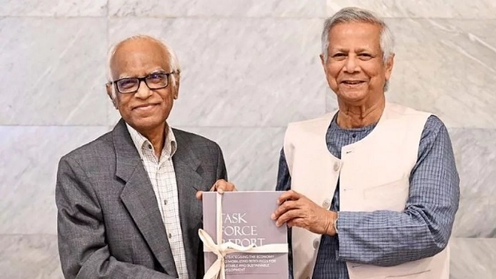 প্রধান উপদেষ্টার কাছে অর্থনৈতিক কৌশল পুনর্নির্ধারণে টাস্কফোর্সের প্রতিবেদন হস্তান্তর